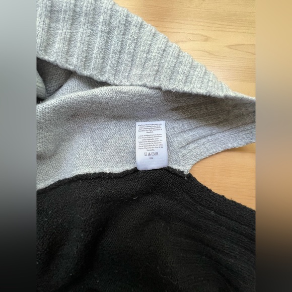 TIME and TRU - Women’s knit Sweater /Soft Lightweight Top/ Colors Gray & Black - Picture 6 of 7